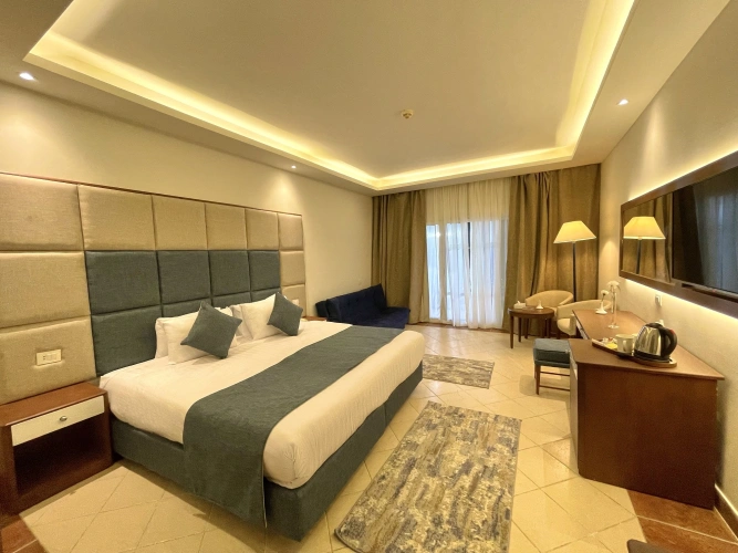 Standard Twin room with pool view