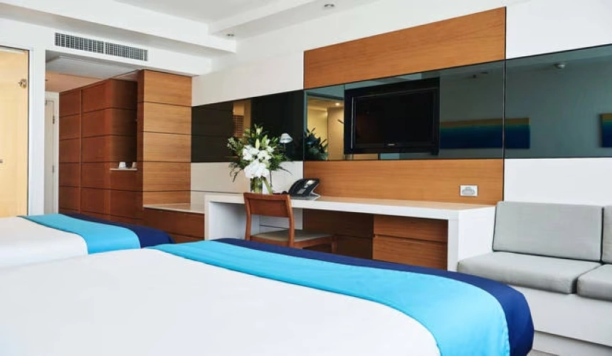 Executive Twin room with Marina view