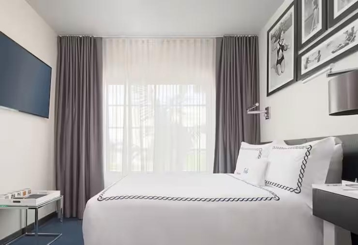 Signature room