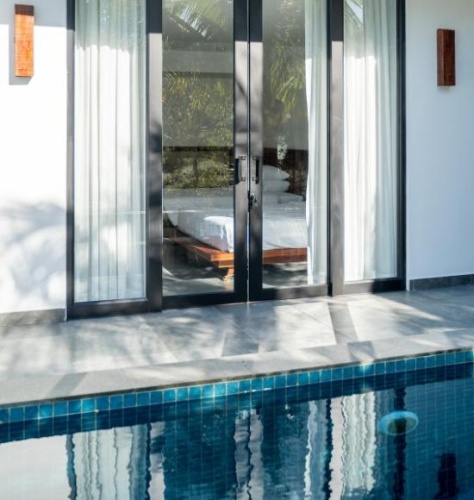 Premier Twin room with pool view