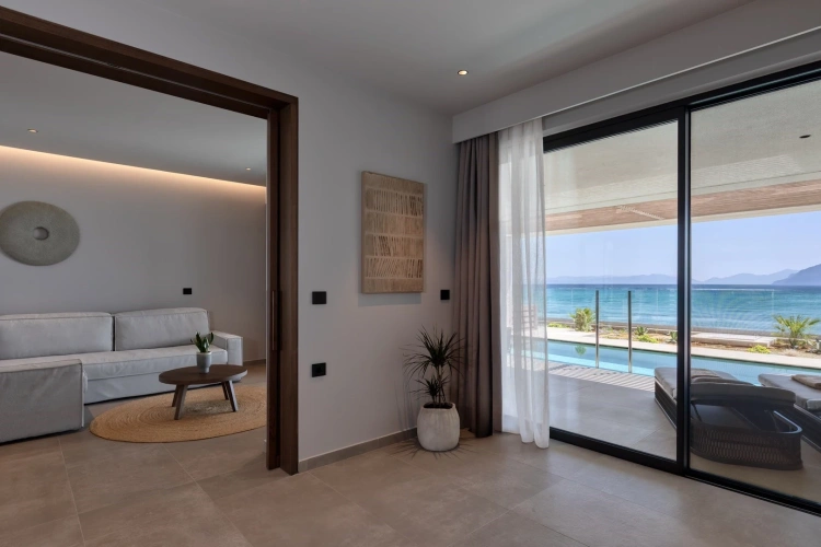 Executive with Private Pool Double Suite beachfront