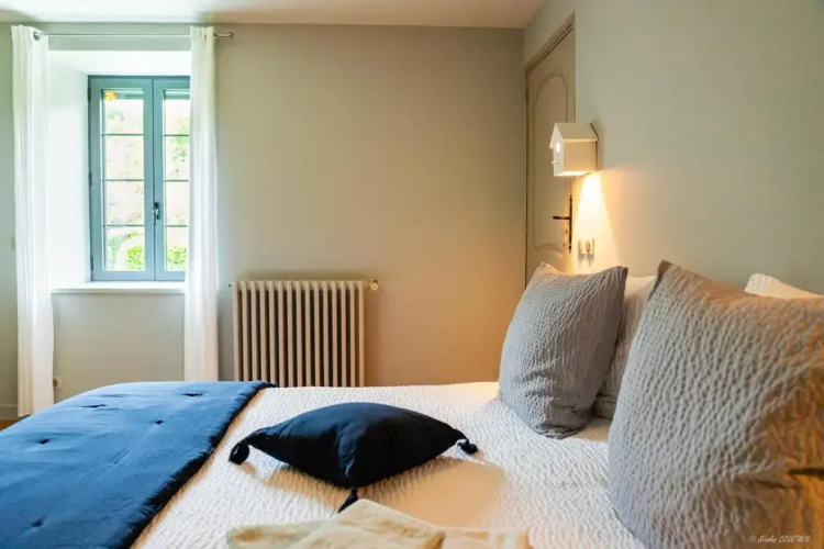 Bed in Bellongue