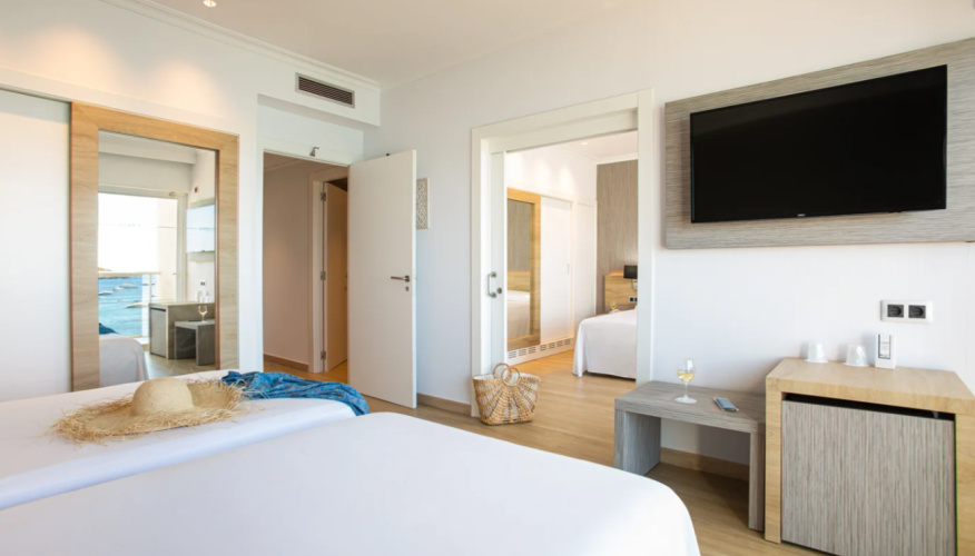 Deluxe Family Suite