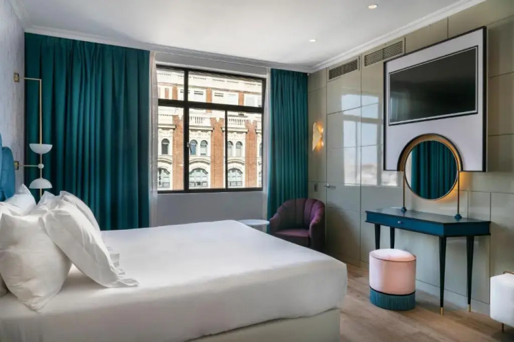 Vincci Capitol Hotel