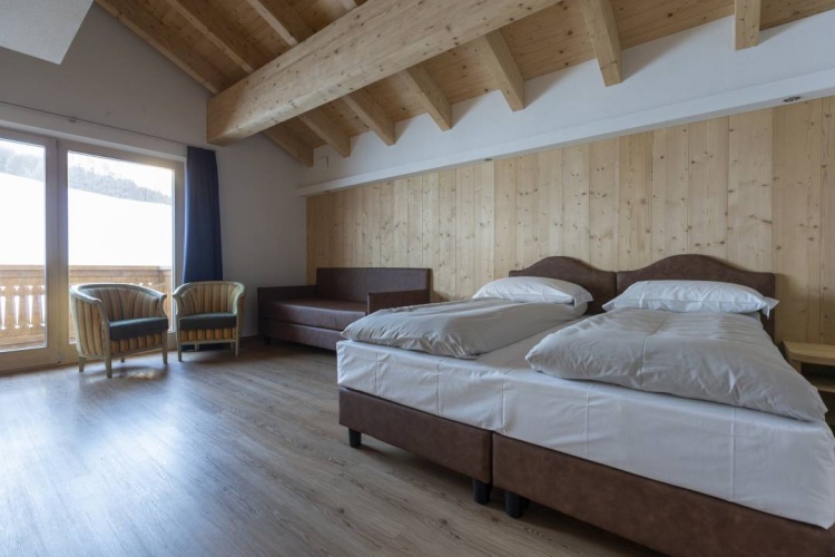 Two Levels Quadruple Family Friendly room with balcony