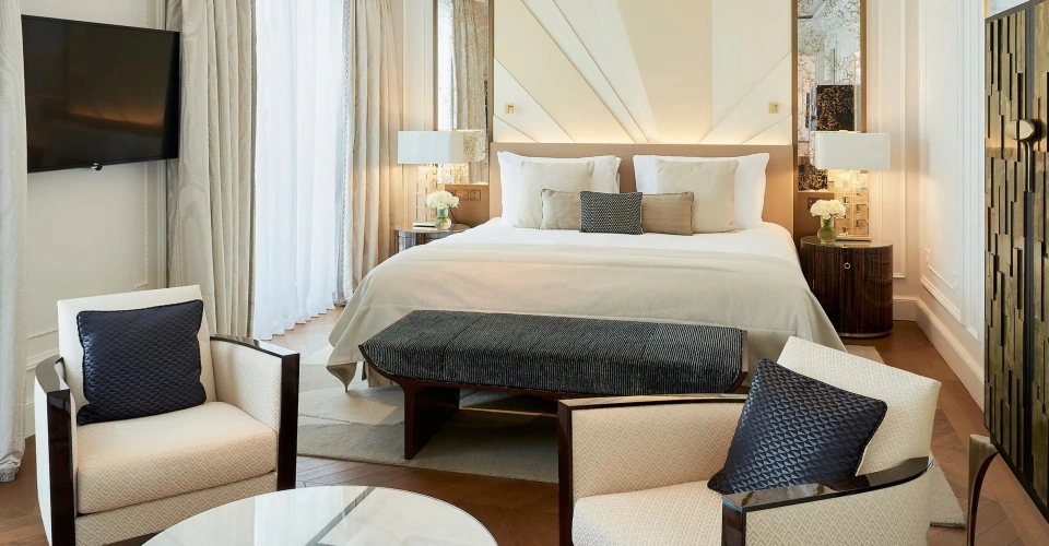 Deluxe Double Suite with city view