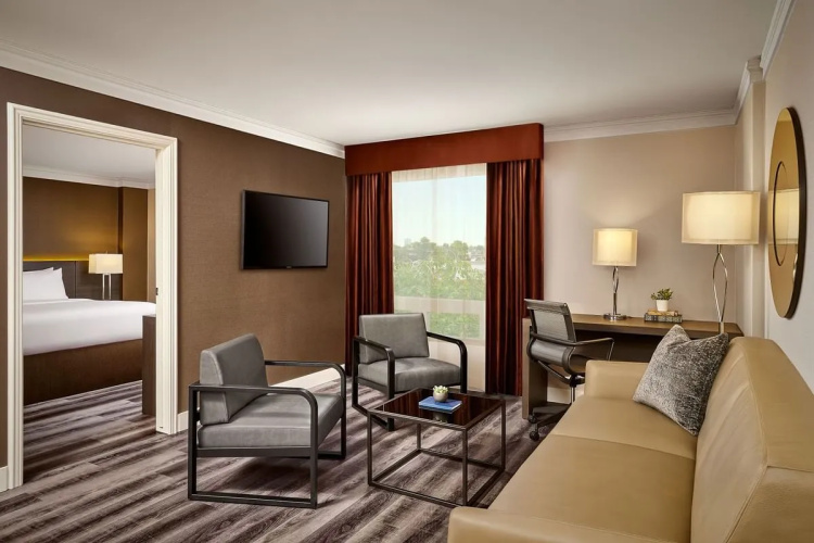 Varscona Hotel On Whyte photo 8