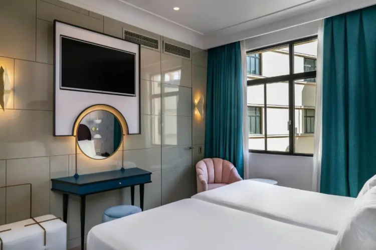 Vincci Capitol Hotel