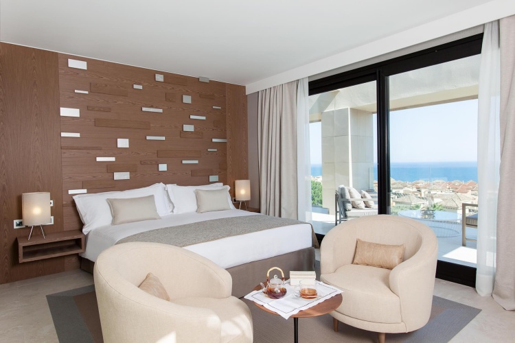 Oasis Infinity Pool Double Suite with sea view