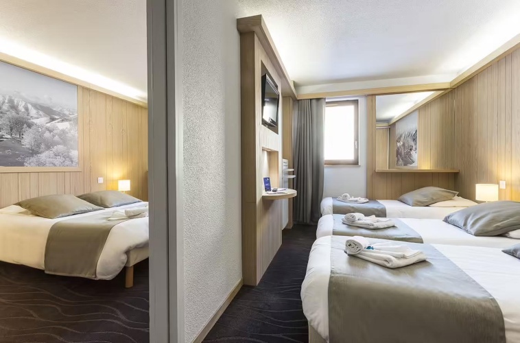 Quintuple room