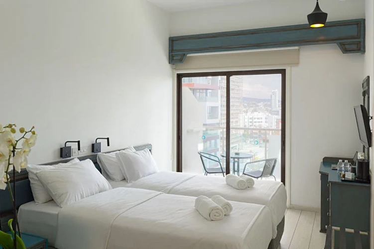 Standard Twin room with balcony