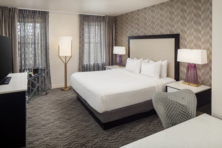 DoubleTree Suites by Hilton Hotel Detroit Downtown - Fort photo 17