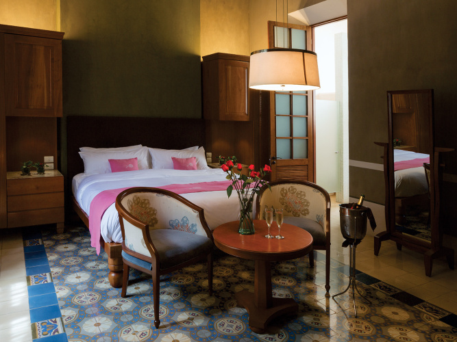 Rosas Double Suite
