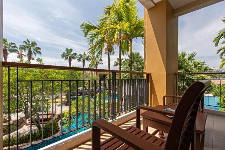 Deluxe Twin room with balcony and with pool view
