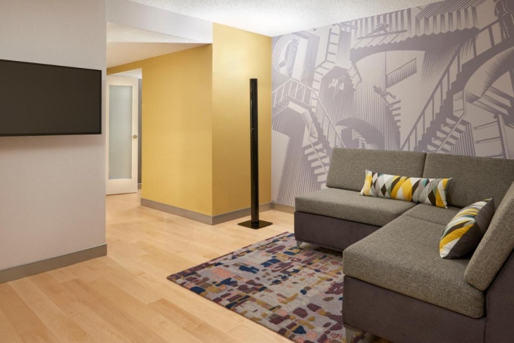 Hilton Toronto Airport Hotel & Suites photo 13