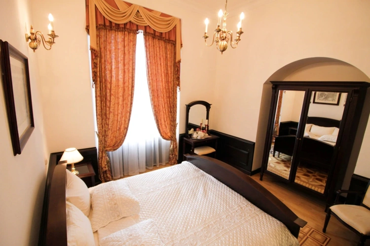 No. 3 Double Suite