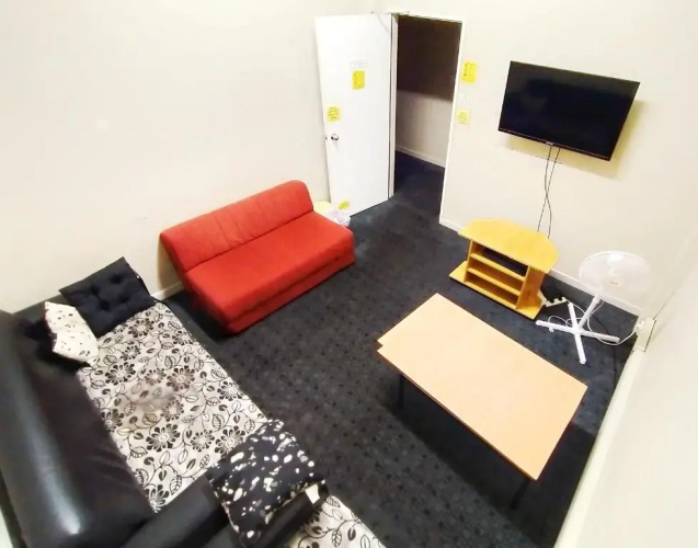Surf 'N' Snow Backpackers - Hostel