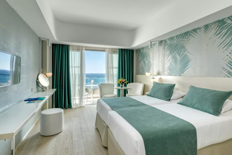 Superior Twin room with sea view