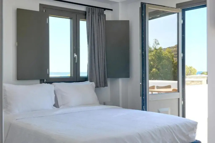 Emerald Tinos