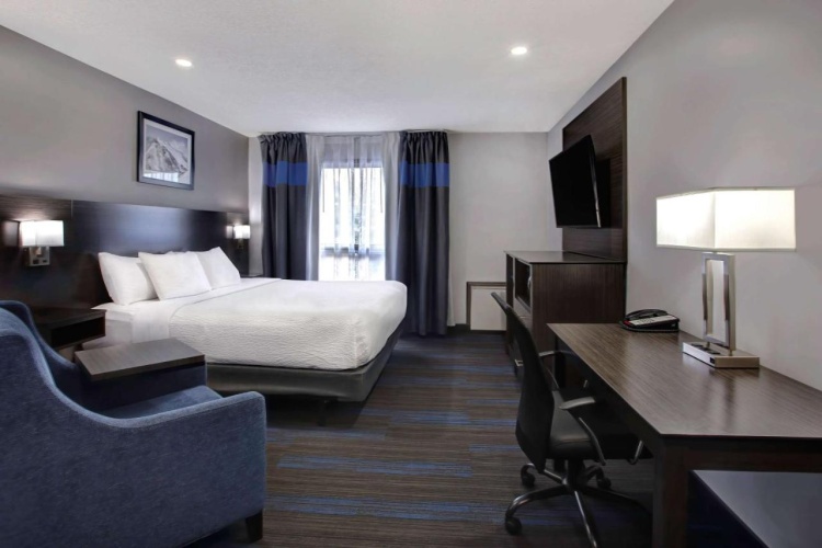 Days Inn By Wyndham Barrie photo 23