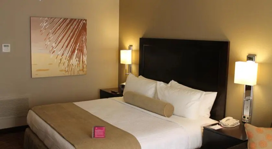 Crown Plaza Lahore