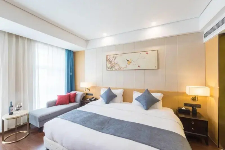 Hundred Hotel