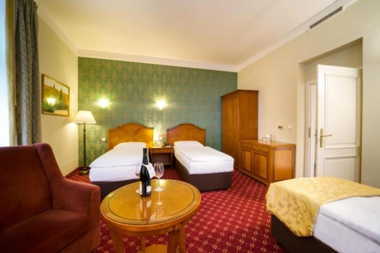 Standard Triple room