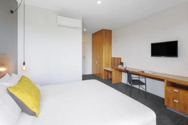 Cosmopolitan Hotel and Apartments