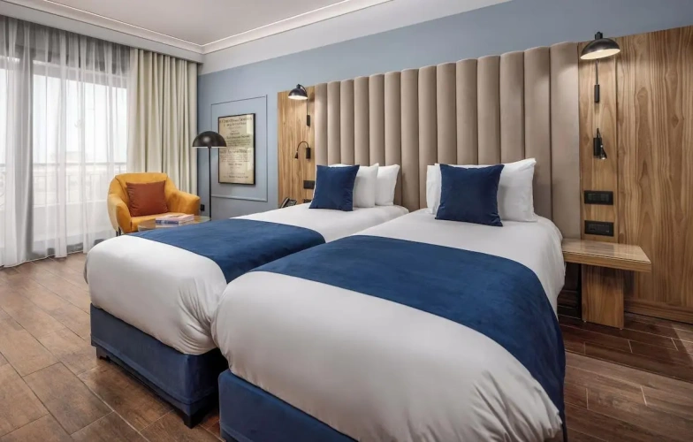 Superior Twin room with partial sea view