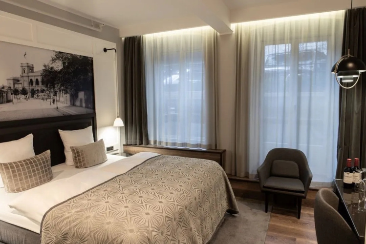 Ascot Hotel & Apartments