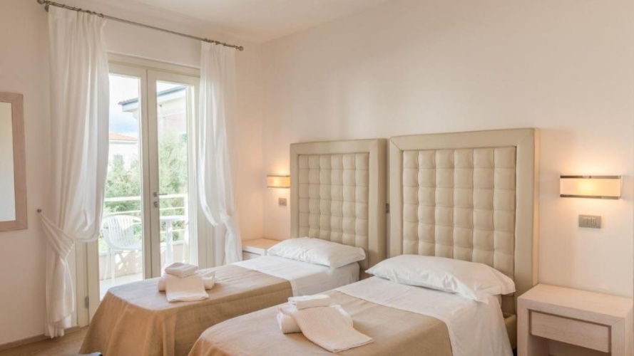 Standard Quadruple room with view