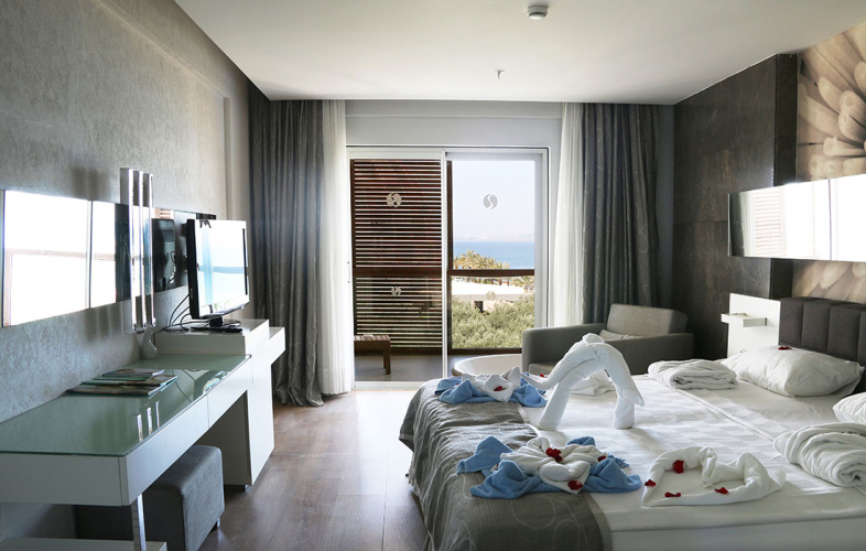Superior With Jacuzzi Double room with balcony and with view