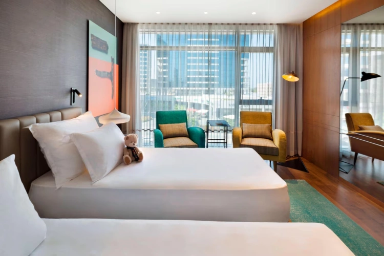 Deluxe Publica Twin room with city view