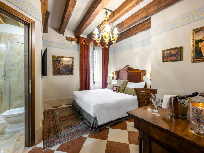 Classic Double room with canal view