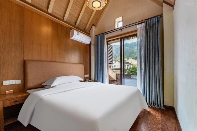 Standard Double room with garden view