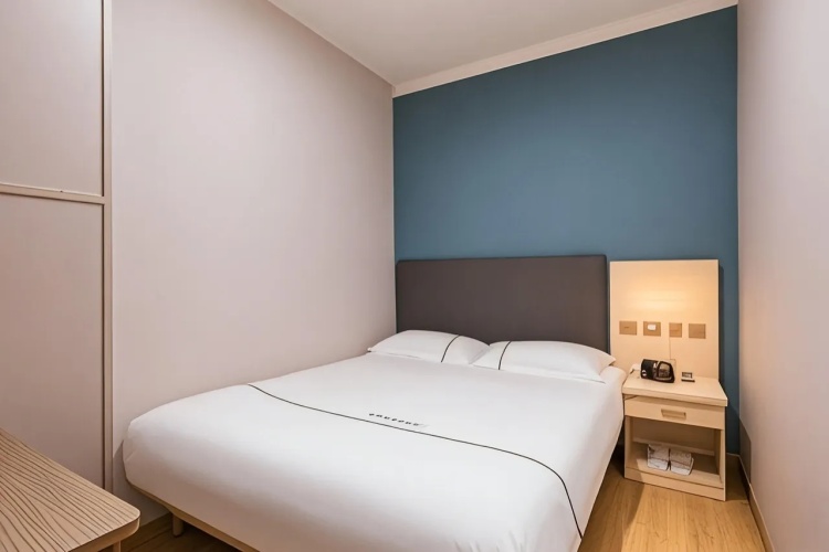 Standard (no window) Double room