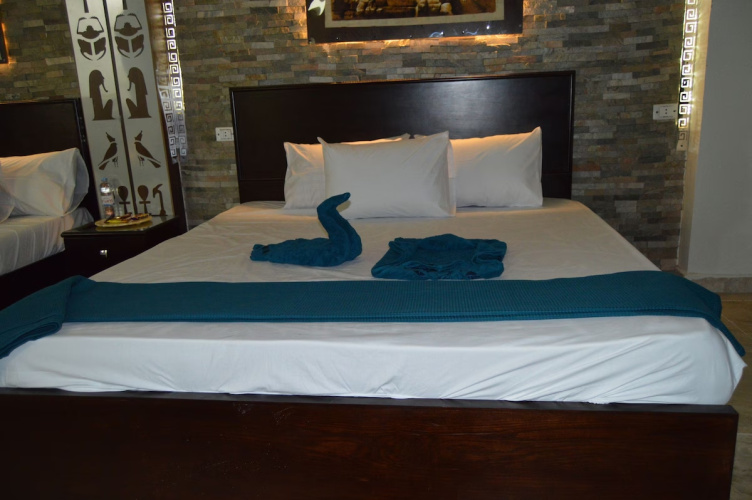 Comfort Pyramids inn