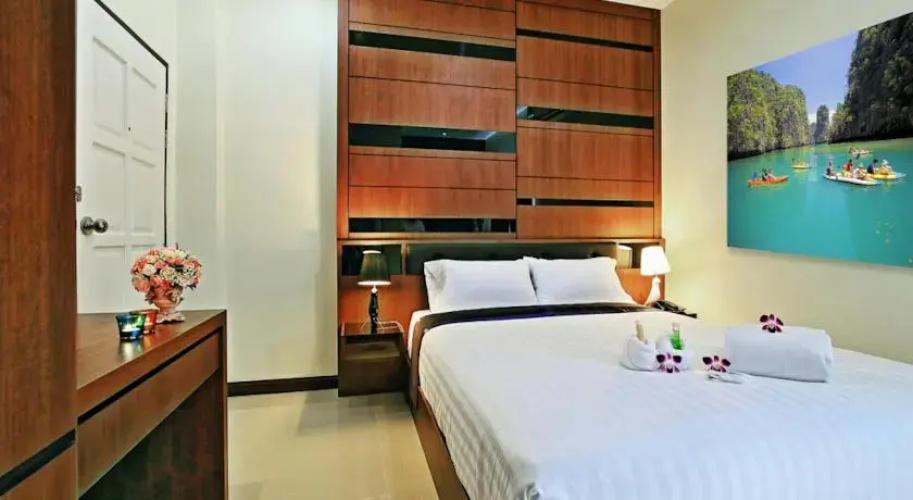 At Phuket Guest House