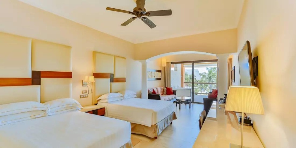 Premium Level Junior Suite oceanfront