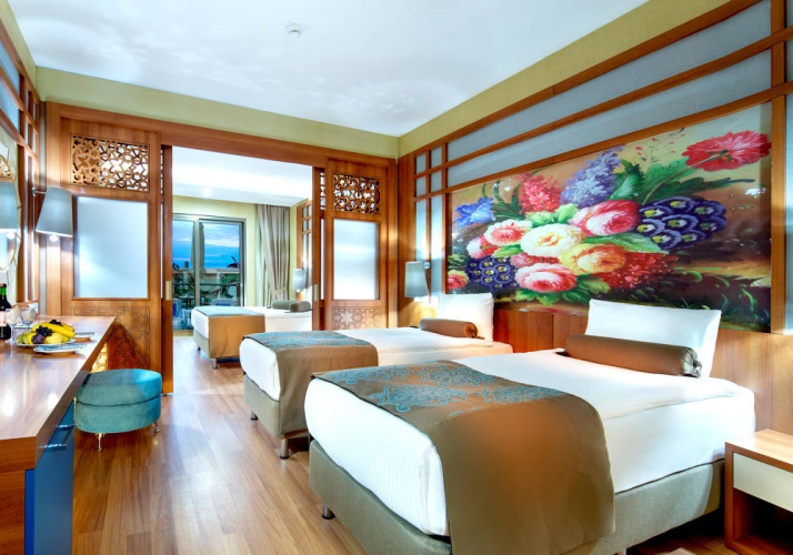 Superior Standard Family room with pool view