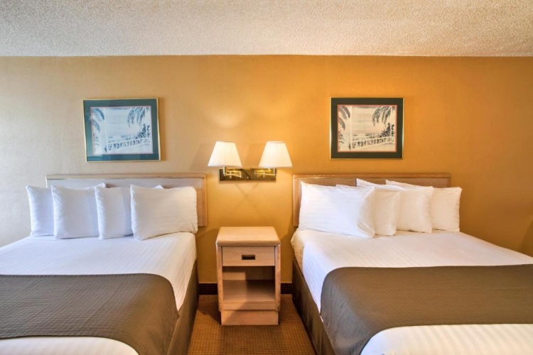 Partial Ocean View Kitchenette Quadruple room