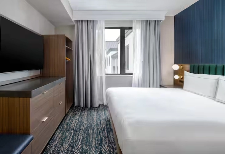 Pool Double Suite with courtyard view