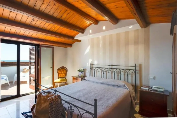 Double room with balcony and with sea view