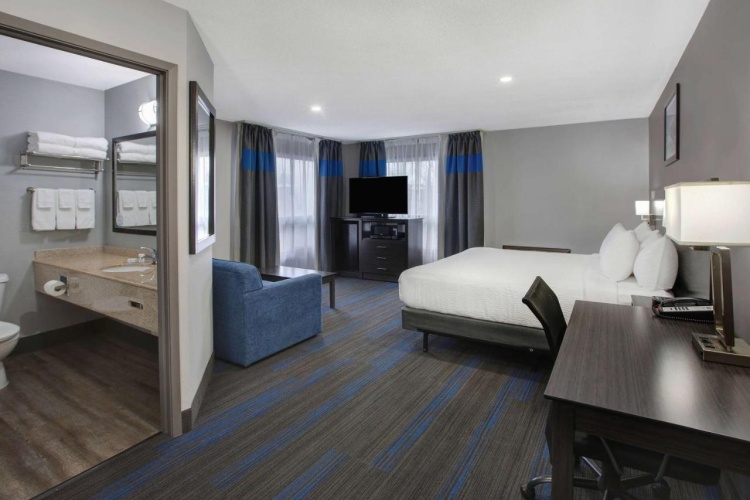 Days Inn By Wyndham Barrie photo 21