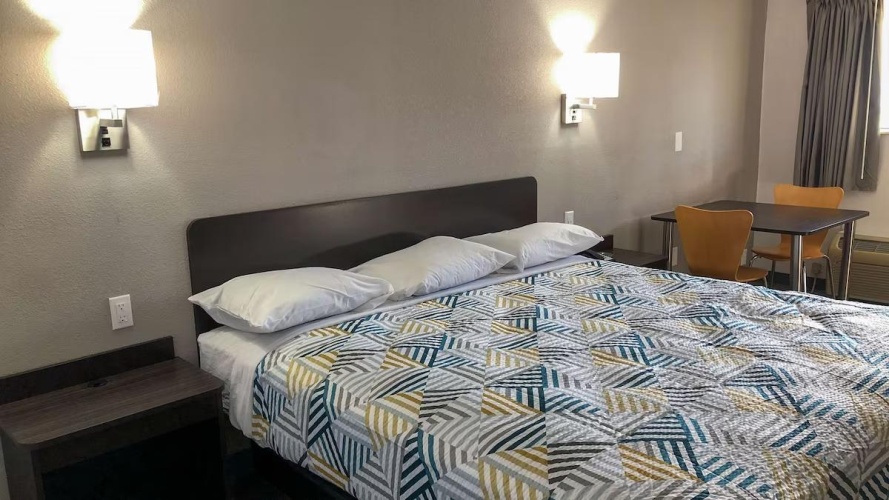 Deluxe Smoking Double room