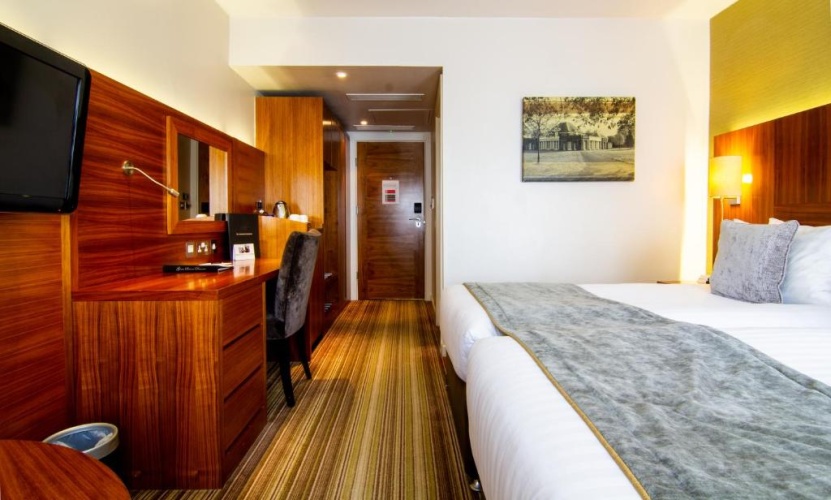 Twin Club room