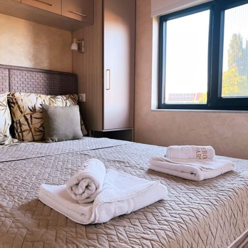 Lux - 8 Double Apartment