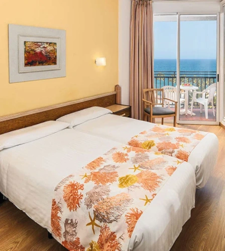 Twin room with sea view