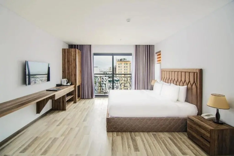 Deluxe Double room with city view