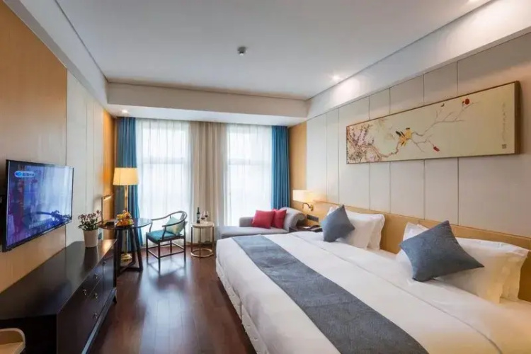 Hundred Hotel
